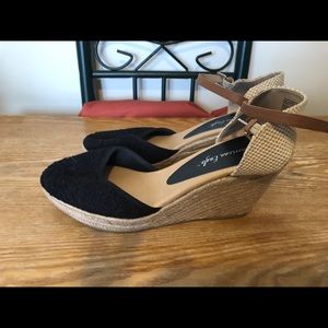 Black Wedge